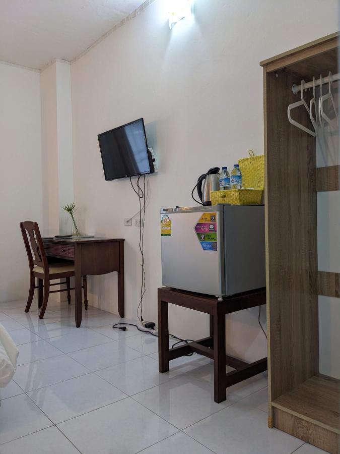 Hotel V At Panus Phanat Nikhom Exterior foto